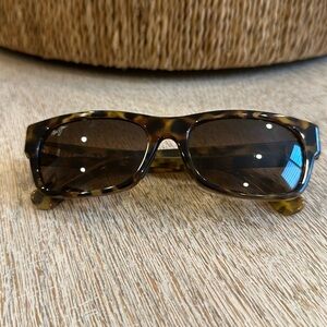 Women’s Tortoise Maui Jim Sunglasses excellent condition. No original case.